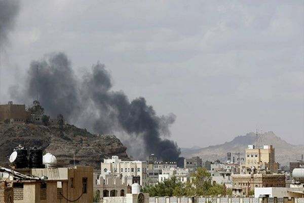 حملات توپخانه‌ای متجاوزان سعودی به جبهه «رازح» یمن