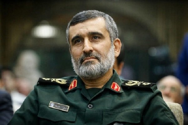 ما جان و آبرویمان را برای انقلاب میگذاریم ما جان و آبرویمان را برای انقلاب میگذاریم