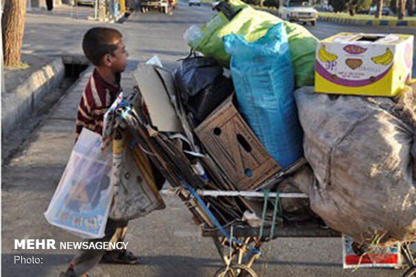 تکلیف سازمان بهزیستی برایارائه برنامه اجرایی زباله‌گردی کودکان
