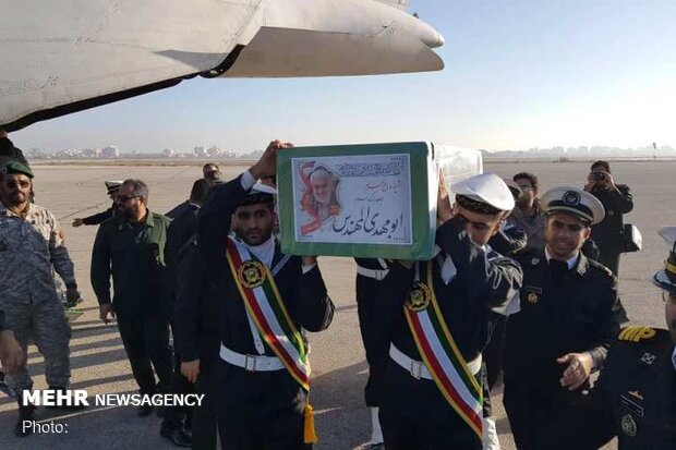 پیکر شهید ابومهدی مهندس وارد فرودگاه آبادان شد پیکر شهید ابومهدی مهندس وارد فرودگاه آبادان شد