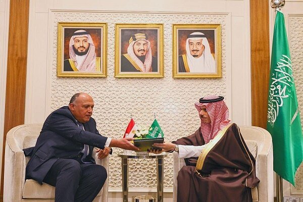 رایزنی تلفنی وزرای خارجه عربستان و مصر